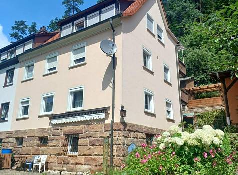 Modernisiertes Mehrfamilienhaus mit fast 7% Mietrendite - Innenstadtnah