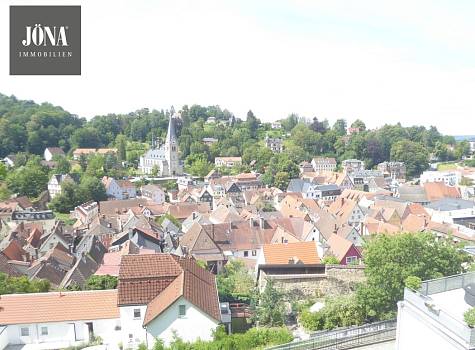 Am Fuße der Plassenburg in feinster Innenstadtlage:
Solides 6-Parteienhaus mit Altstadtblick