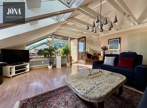 Außergewöhnliche 4-Zimmer-Atelierwohnung mit Galerie, zwei Balkonen und Blick zur Plassenburg