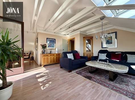 Außergewöhnliche 4-Zimmer-Atelierwohnung mit Galerie, zwei Balkonen und Blick zur Plassenburg