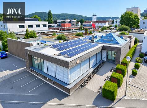 Architektonisch außergewöhnliche Gewerbeimmobilie für Praxis, Büro oder Dienstleistung