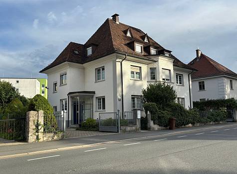 Attraktive 4-Zimmer-Wohnung als WG nur für Studenten, 400 € pro Bewohner