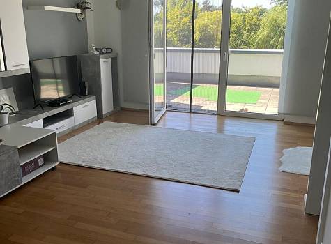 Hochwertige 2-Zimmer-Wohnung mit Balkon und Aufzug in Creußen