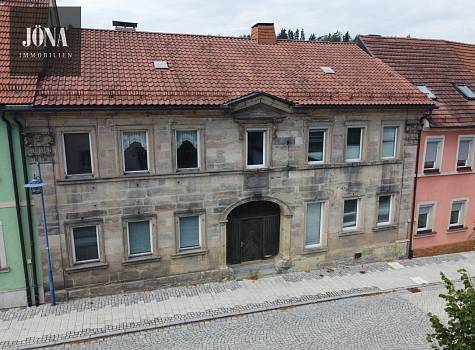 Denkmalgeschütztes Anwesen mit historischem Charakter in zentraler Lage am Marktplatz