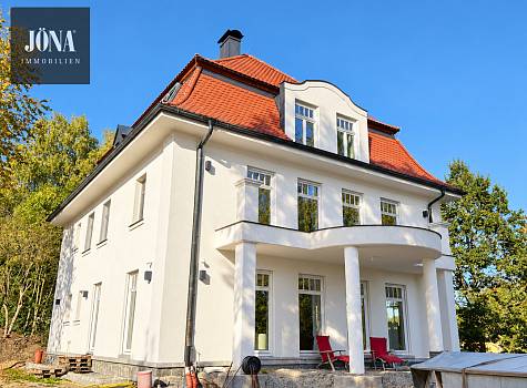 Wohnen mit Geschichte und Erholungsfaktor–besondere 3-Zimmer-Wohnung in historischer Villa in Alleinlage