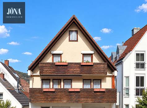 Zentral, aber trotzdem ruhig: Großzügige Wohnung mit vier Balkonen und Blick ins Grüne und zur Plassenburg